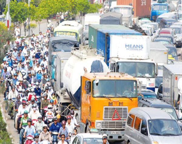 Việt Nam là quốc gia có tổng số phương tiện trên đầu người cao nhất thế giới, đặc biệt là xe máy. Theo Tổ Chức Y Tế Thế Giới, tai nạn giao thông ở Việt Nam được coi là cao nhất thế giới. Mỗi ngày trung bình có 31 người chết vì tai nạn.